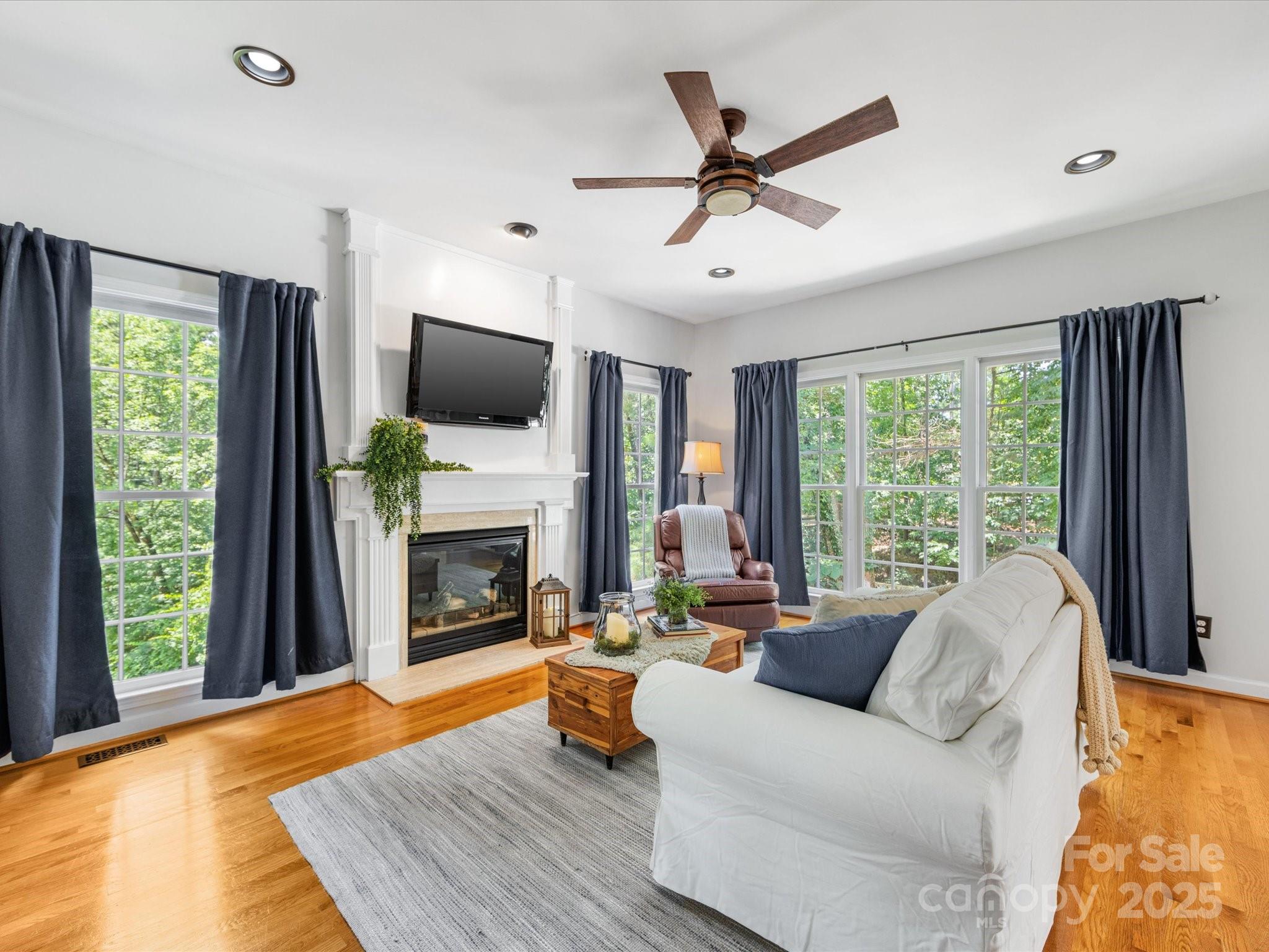 Tega Cay - Residential