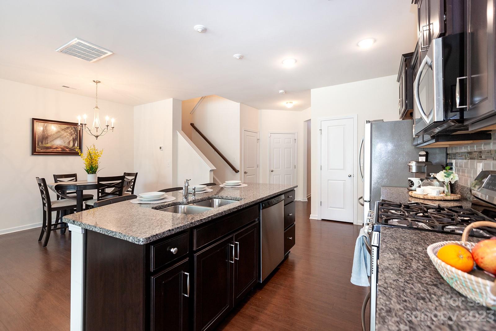 Savannah Townhomes - Residential