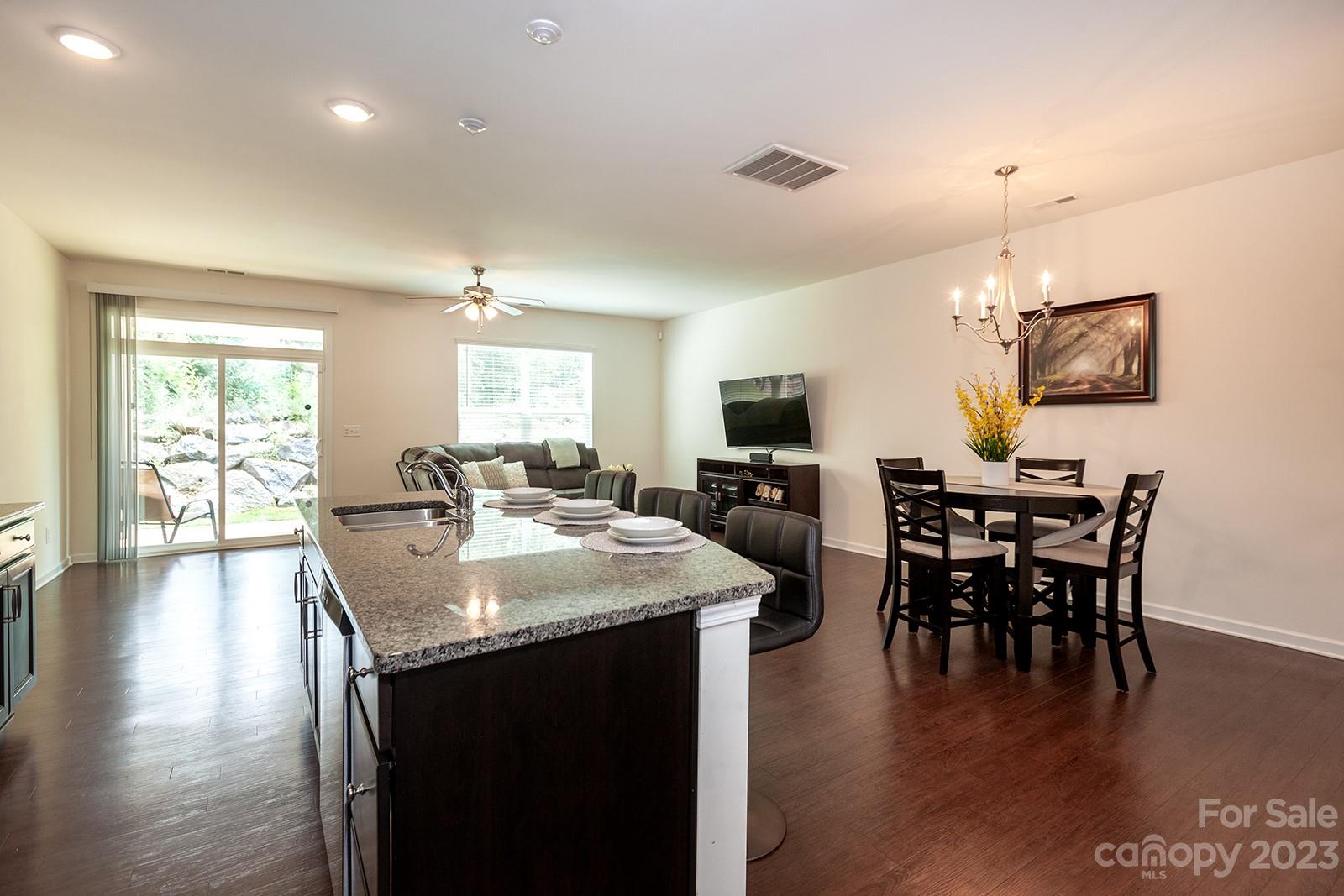 Savannah Townhomes - Residential