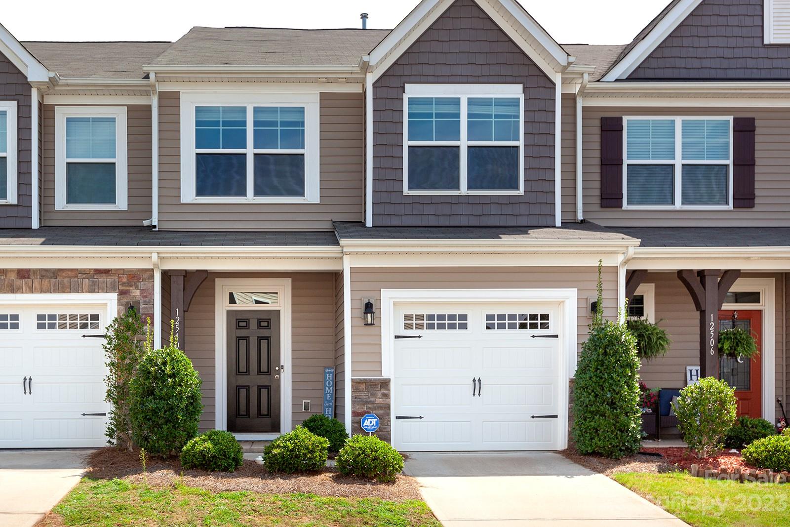 Savannah Townhomes - Residential