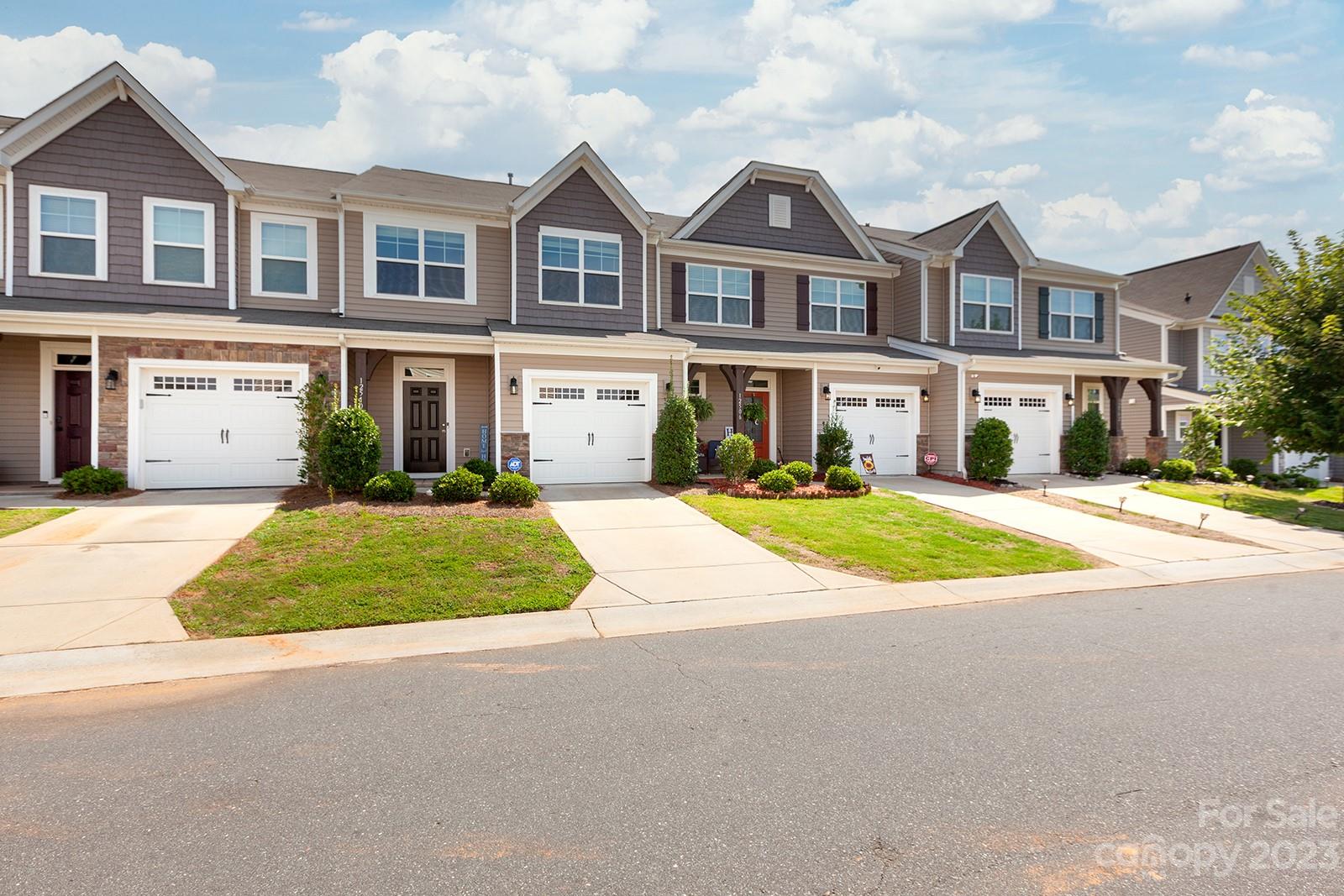 Savannah Townhomes - Residential