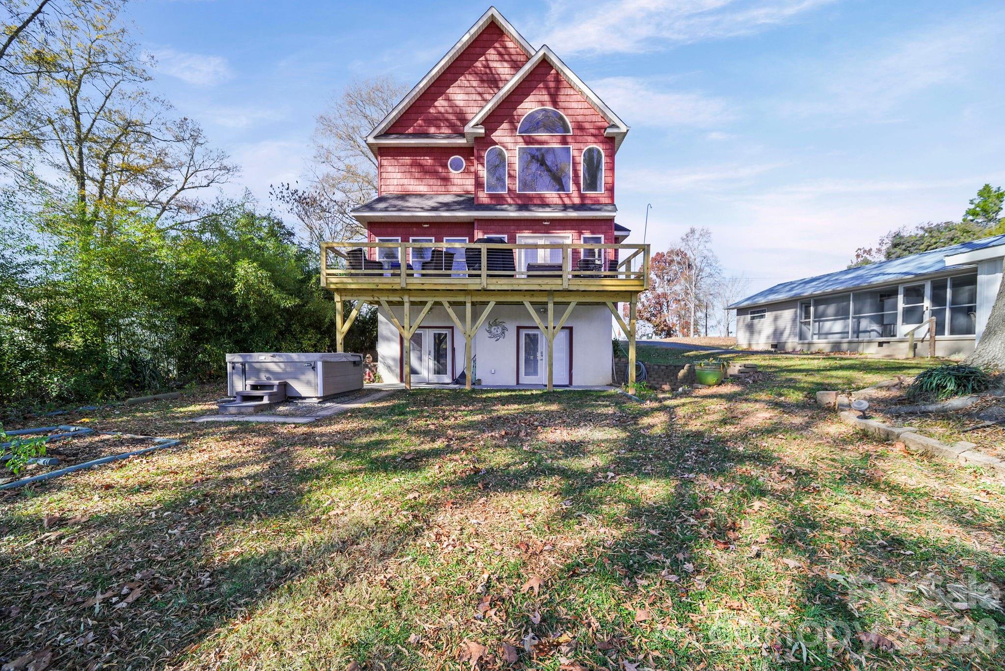 355 N Fisherman Lane