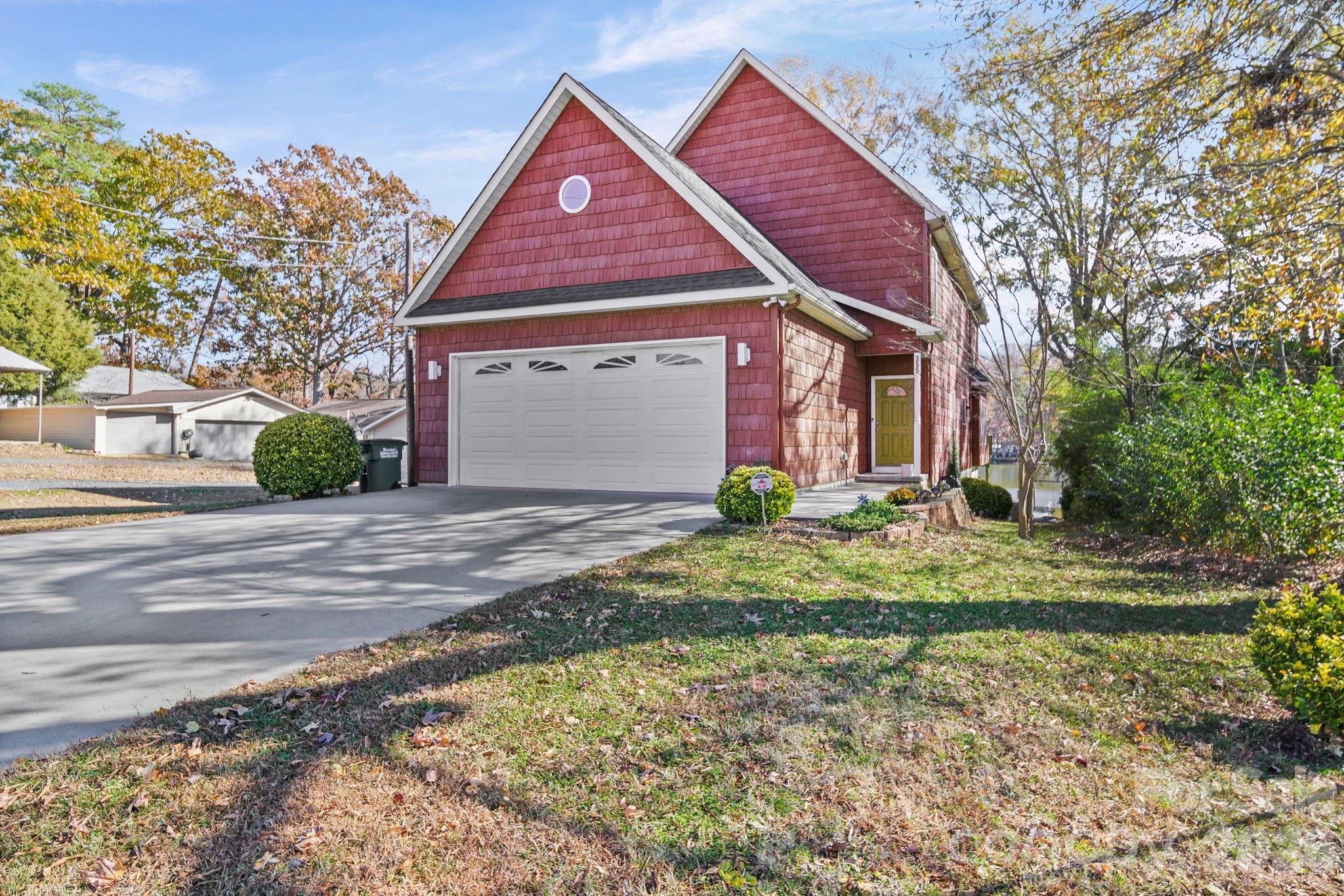 355 N Fisherman Lane