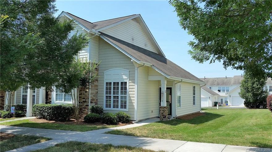 Beautiful 3 BR, end unit townhome w/ MBR down in sought after Callonwood. Bright & open w/ gas fireplace, kitchen & dining. Laundry on main. 2 beds & full bath on 2nd flr. Garage has built in storage rack & perfect setup for workshop. Walk to neighborhood pool, playground, and ball fields. Publix, 2 HT's, Siskey Y, Francis Beatty & Squirrel Lake Park, d'town Matthews, great dining & shopping options all in 5-10 min drive.