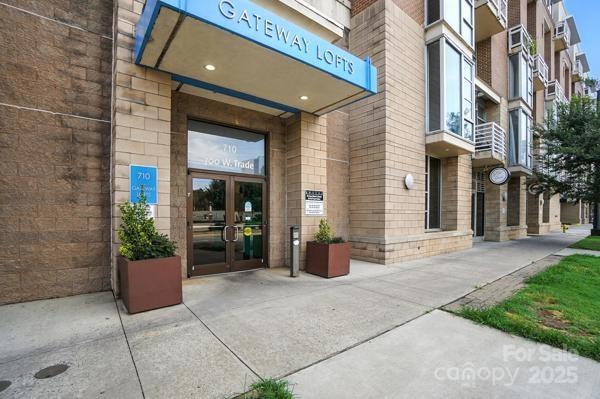 718 W West Trade Street