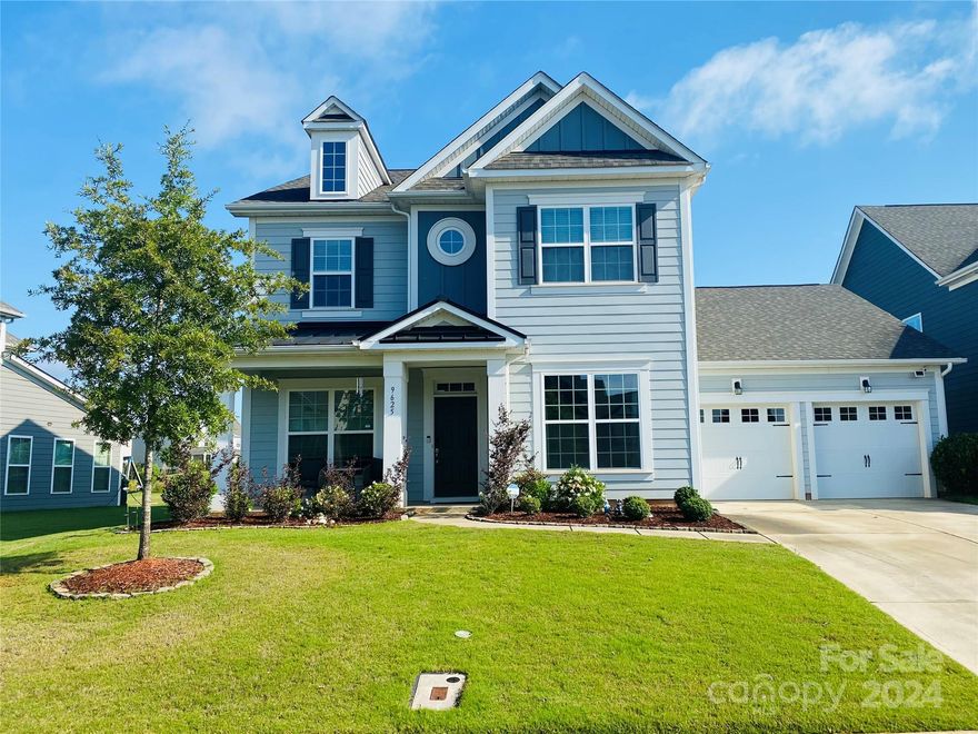 PRICE IMPROVEMENT!!!
Rare opportunity in Allen Mills !! If you want a bedroom with full bath on main for you overnight guest, an open floor plan in the kitchen with large countertop for delicious cookings; a dinning room for a family gathering on any occasion;  a spacious sunroom for sunbath on a Saturday afternoon, a flat backyard to a build on your dream backyard oasis; a spacious master suite with separate shower and tub for relaxing, this is the one you will not want to miss. 
Upstair also boosts loft area, master suite and 3 additional bedrooms and 1 full bathroom. 9 feet ceiling height on both floor. Did I mention the connivence for shopping and entertaining? or beach volleyball with neighbors? or just relax by the pool? you name it. hurry to make your private tour, you won't be disappointed. 
washer and dryer and fridge stay with the house. Irrigate system for the whole yard.