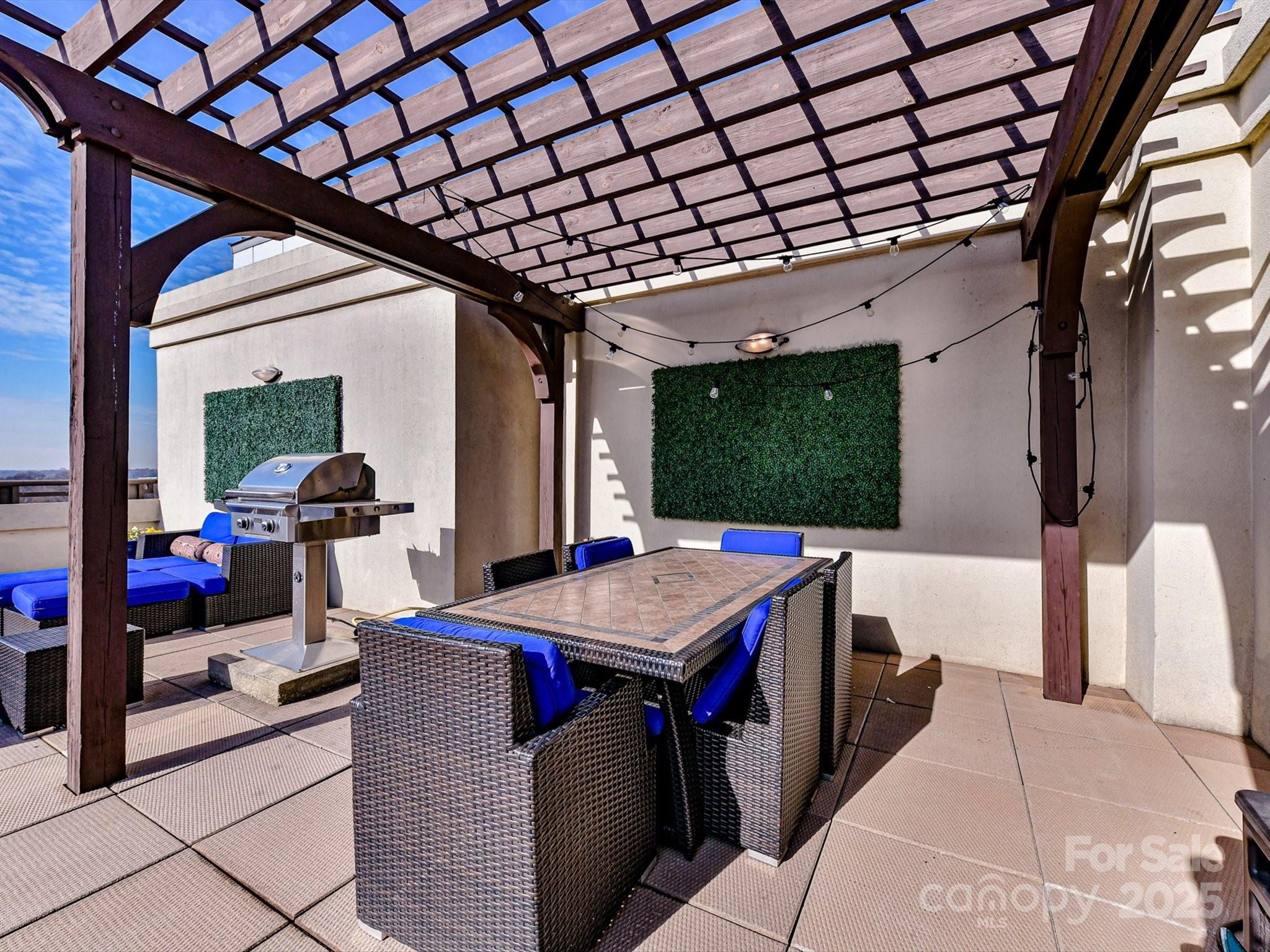 Gateway Plaza - Residential