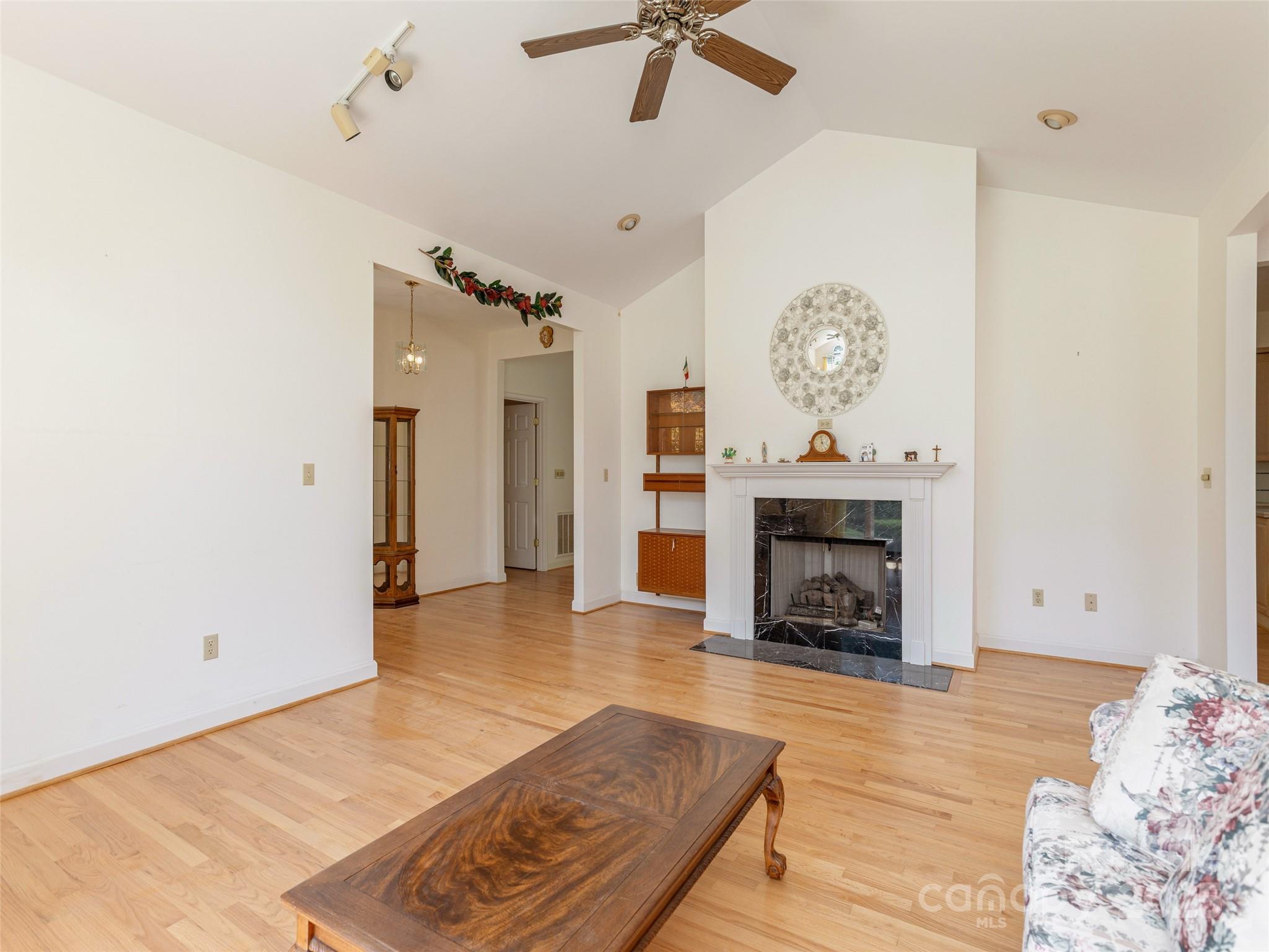 15 Oak Gate Drive