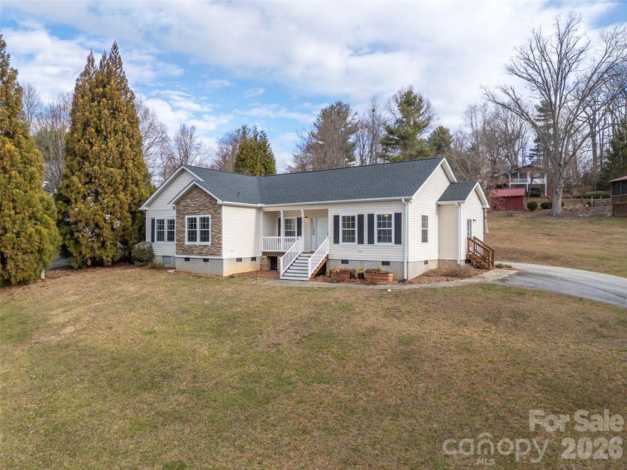 Charming one-level home just 2 minutes from downtown Saluda! This inviting property offers 3 spacious bedrooms and 2 full baths, plus a cozy den/office conveniently located off the primary bedroom. Enjoy a large living room with a beautiful fireplace and a generous dining area—ideal for entertaining family and friends. Recent updates include a new roof, giving peace of mind for years to come. No HOA fees and no restrictions on short- or long-term rentals make this an excellent full-time residence or investment opportunity. Conveniently located near I-26, with easy access to great hiking, biking, and the Green River—perfect for outdoor enthusiasts!