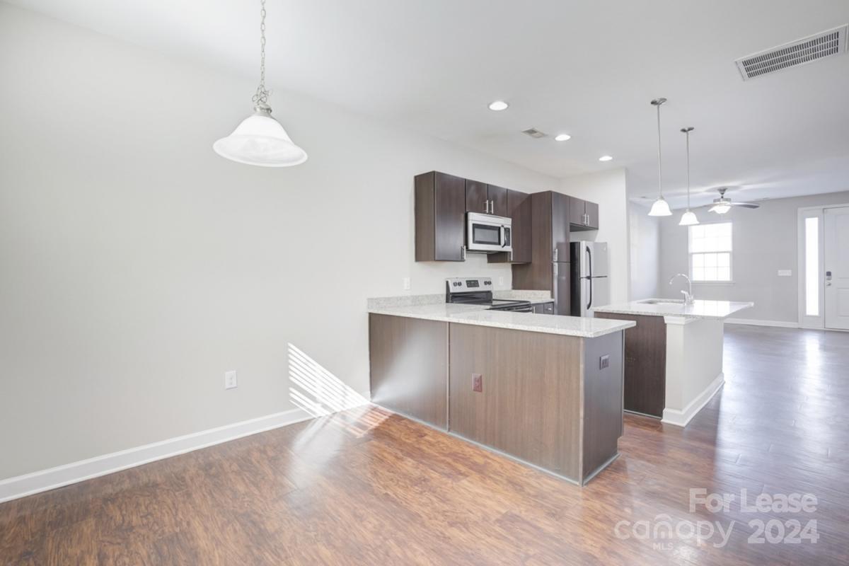 Pineville, North Carolina 28134, United States, 3 Bedrooms Bedrooms, ,4 BathroomsBathrooms,Residential,Active,61869