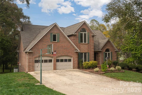 Photo of 4943 Elmhurst Drive NE, Hickory, NC 28601 (MLS # 4432465)