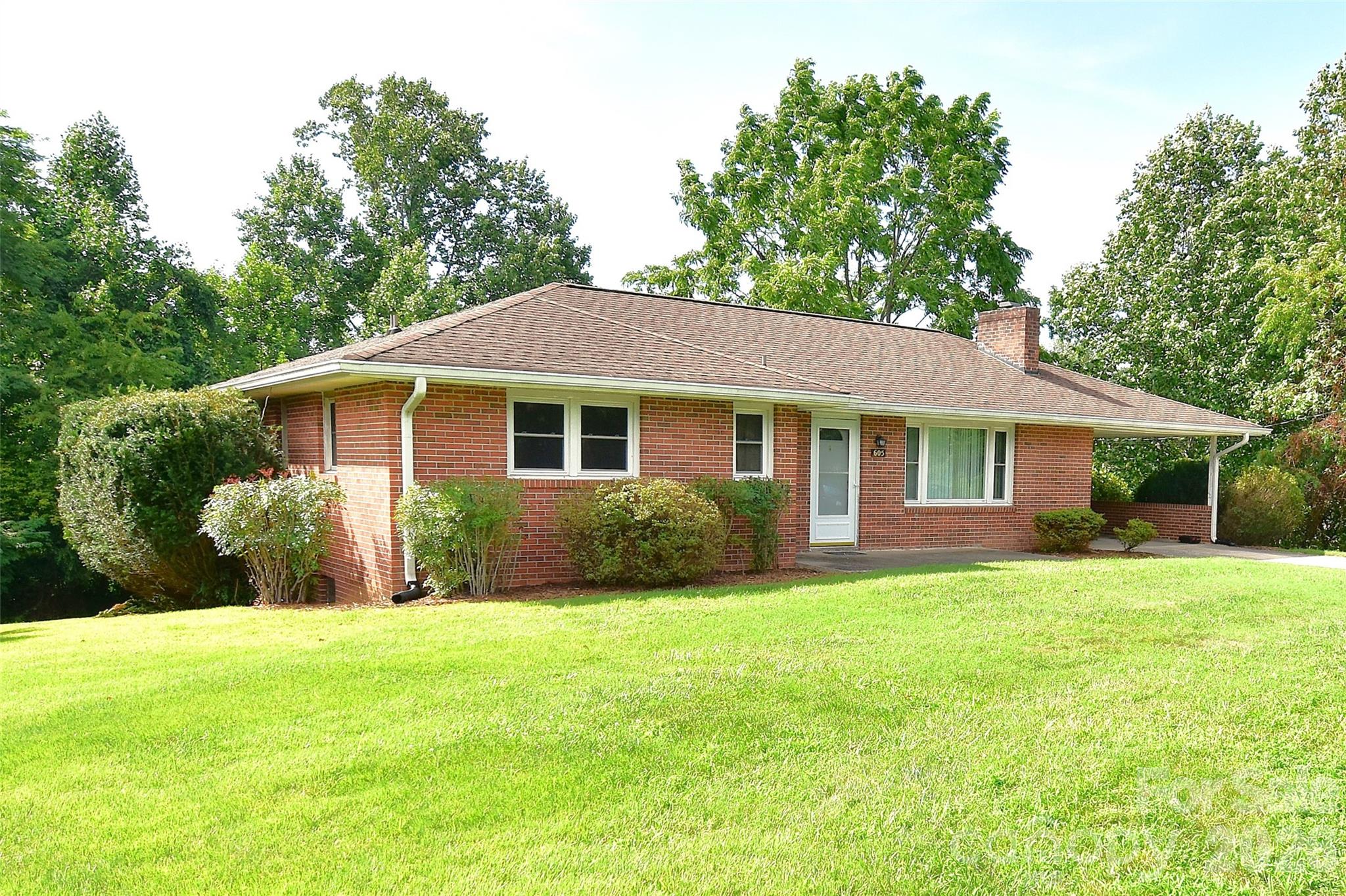 605 S Buena Vista Drive, Hendersonville, NC, 28792