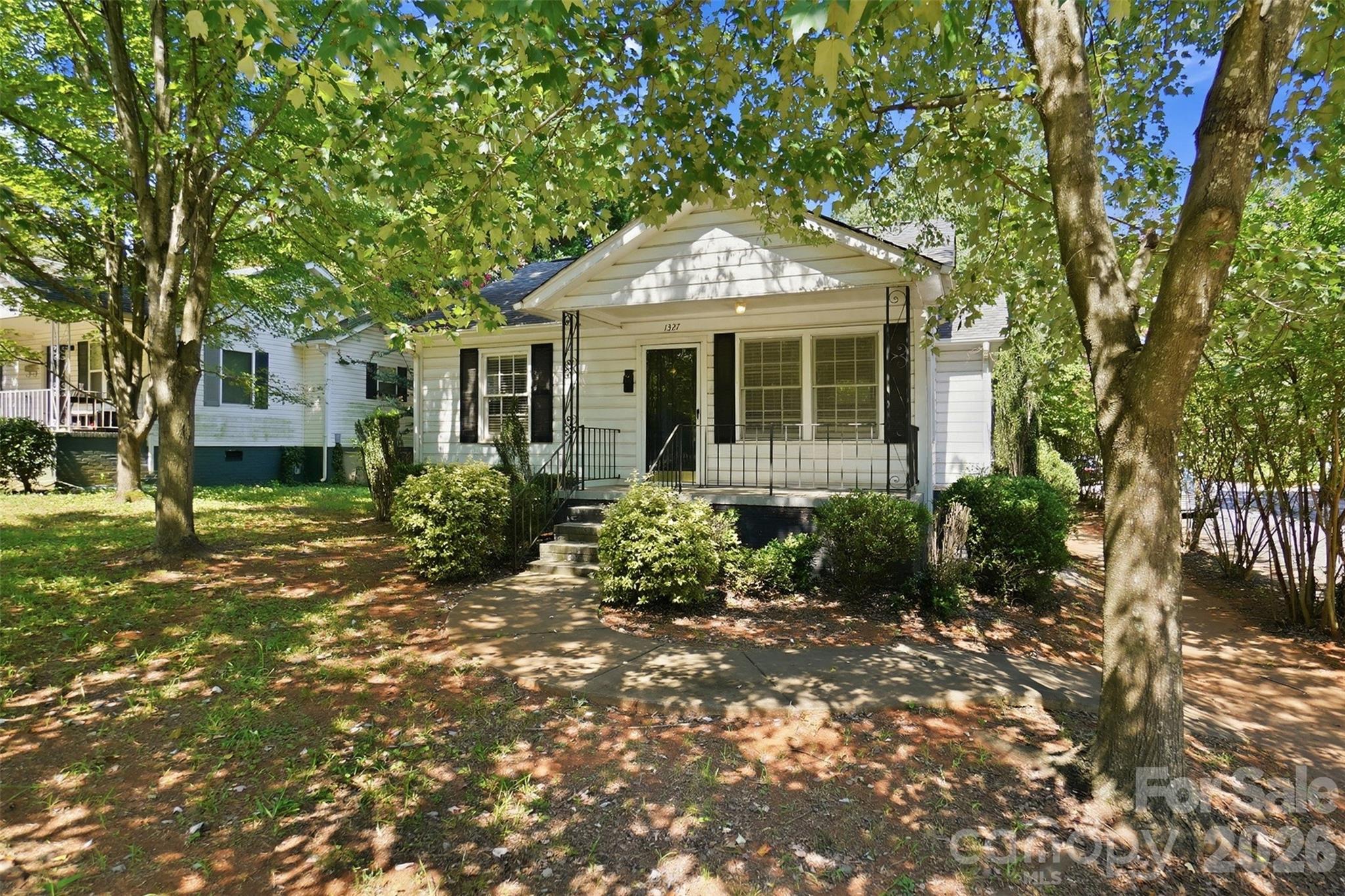 1327 Eden Terrace