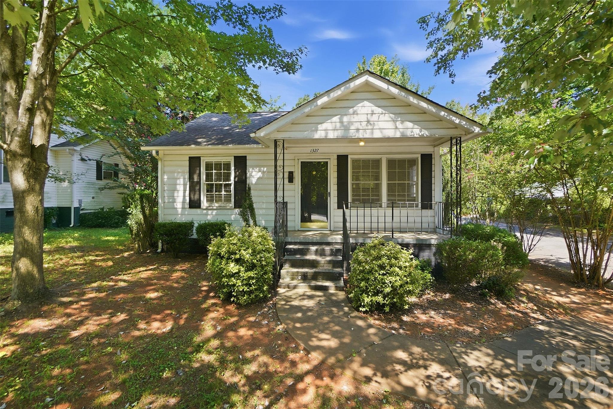 1327 Eden Terrace