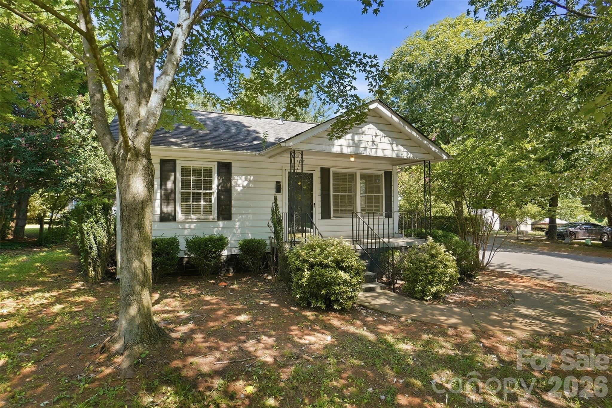 1327 Eden Terrace