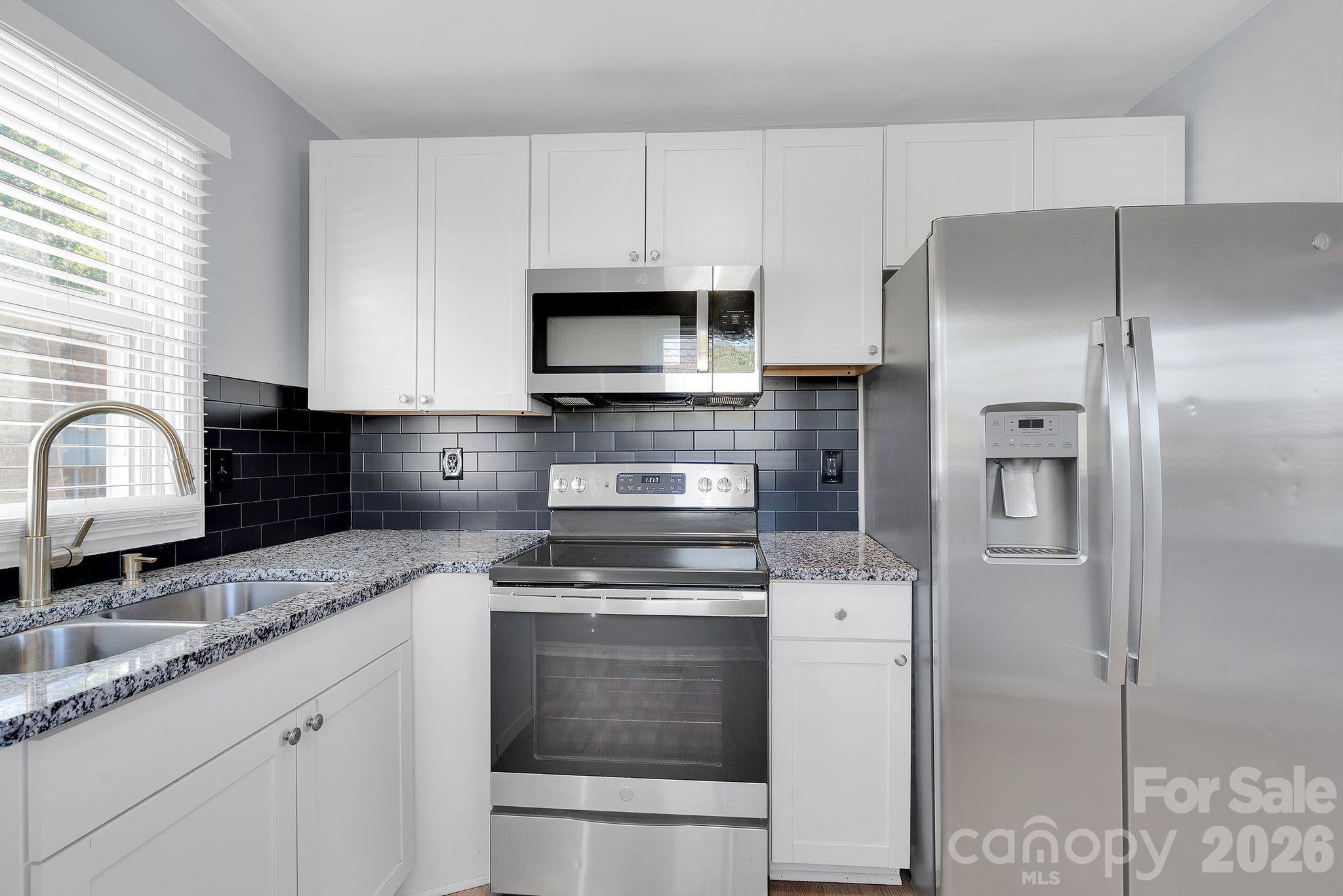 2607/2609 Celia Avenue