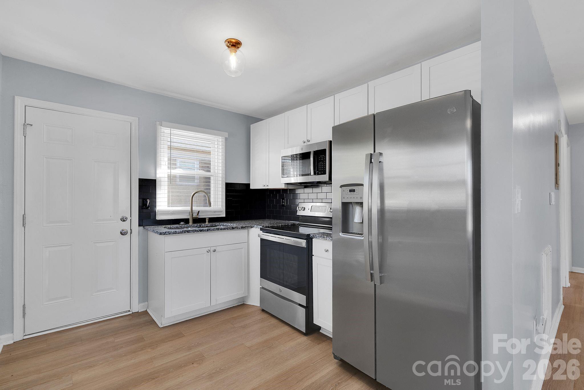 2607/2609 Celia Avenue