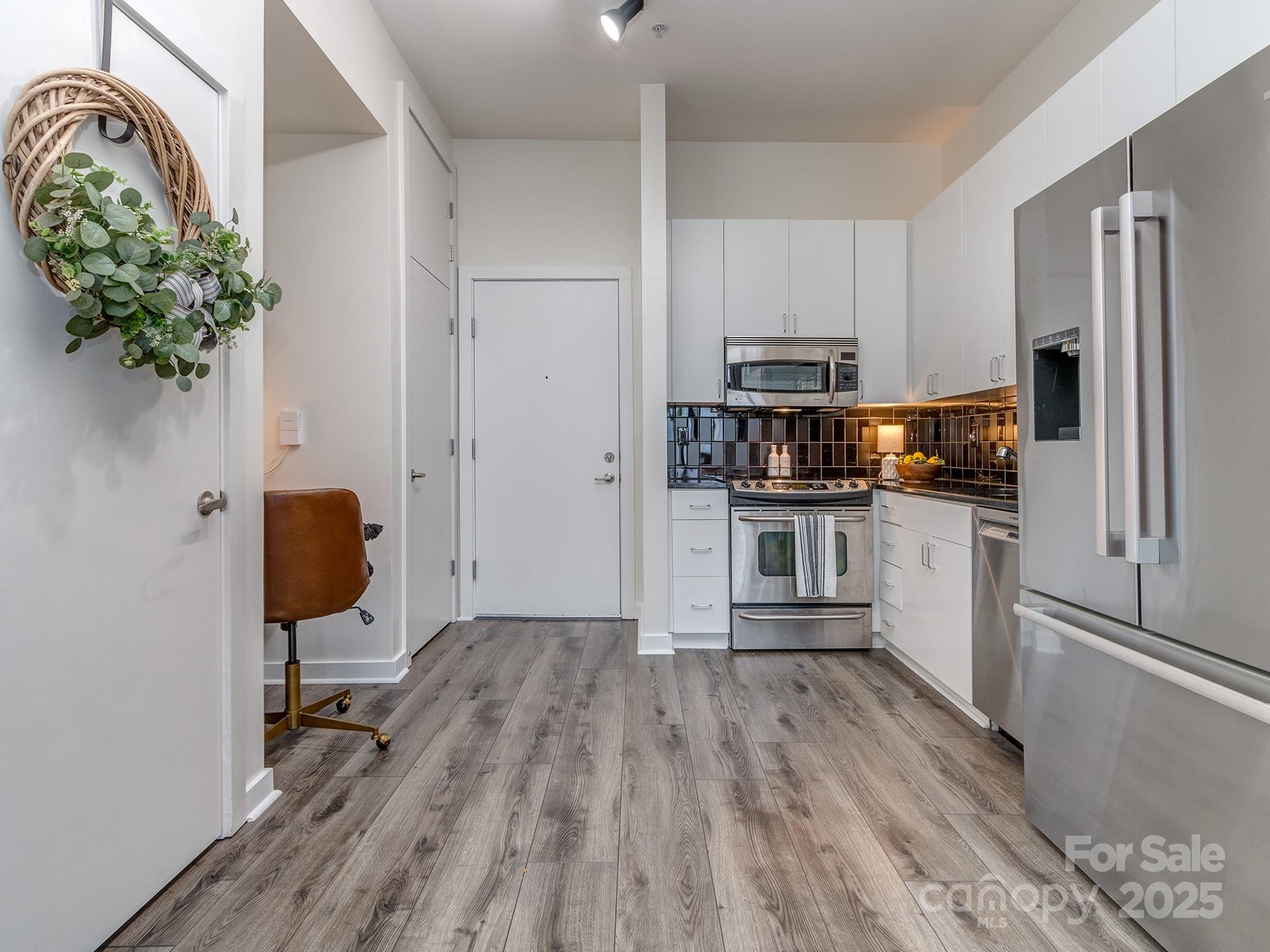 525 E Sixth Street 407