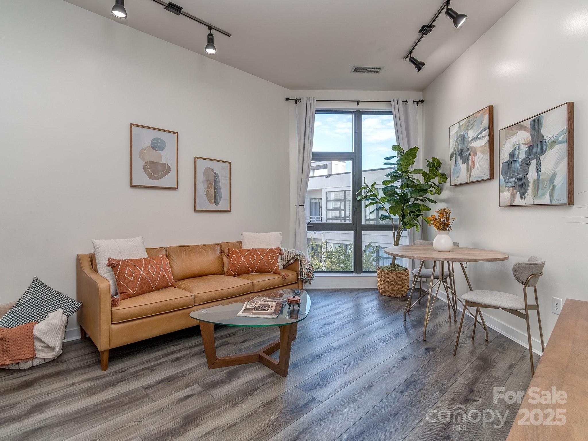 Court 6 - Residential