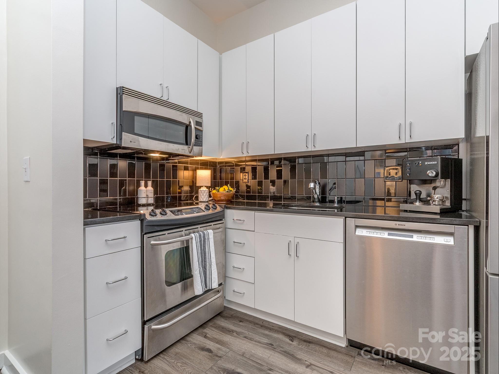 525 E Sixth Street 407