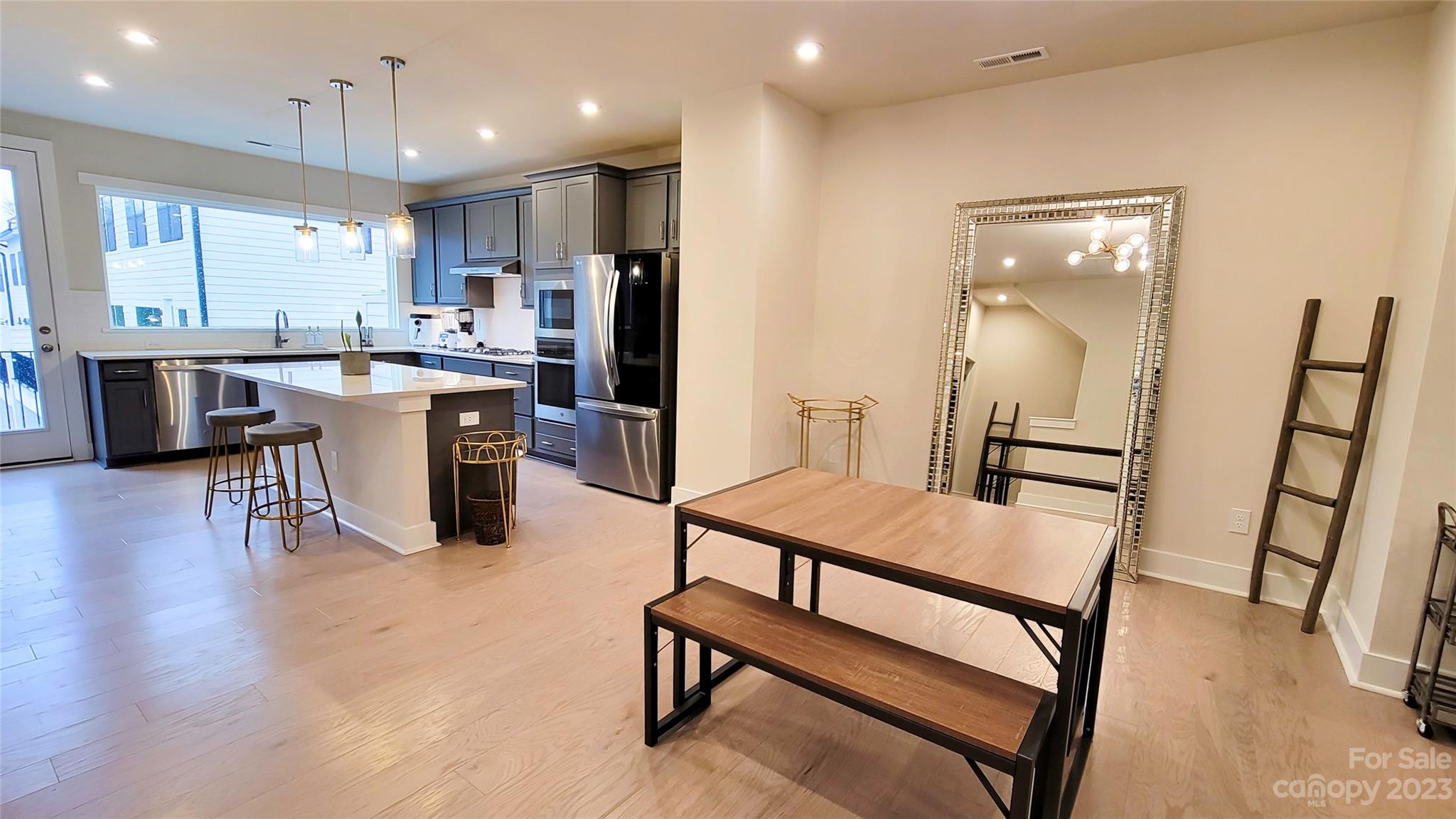 Six Twenty - Residential