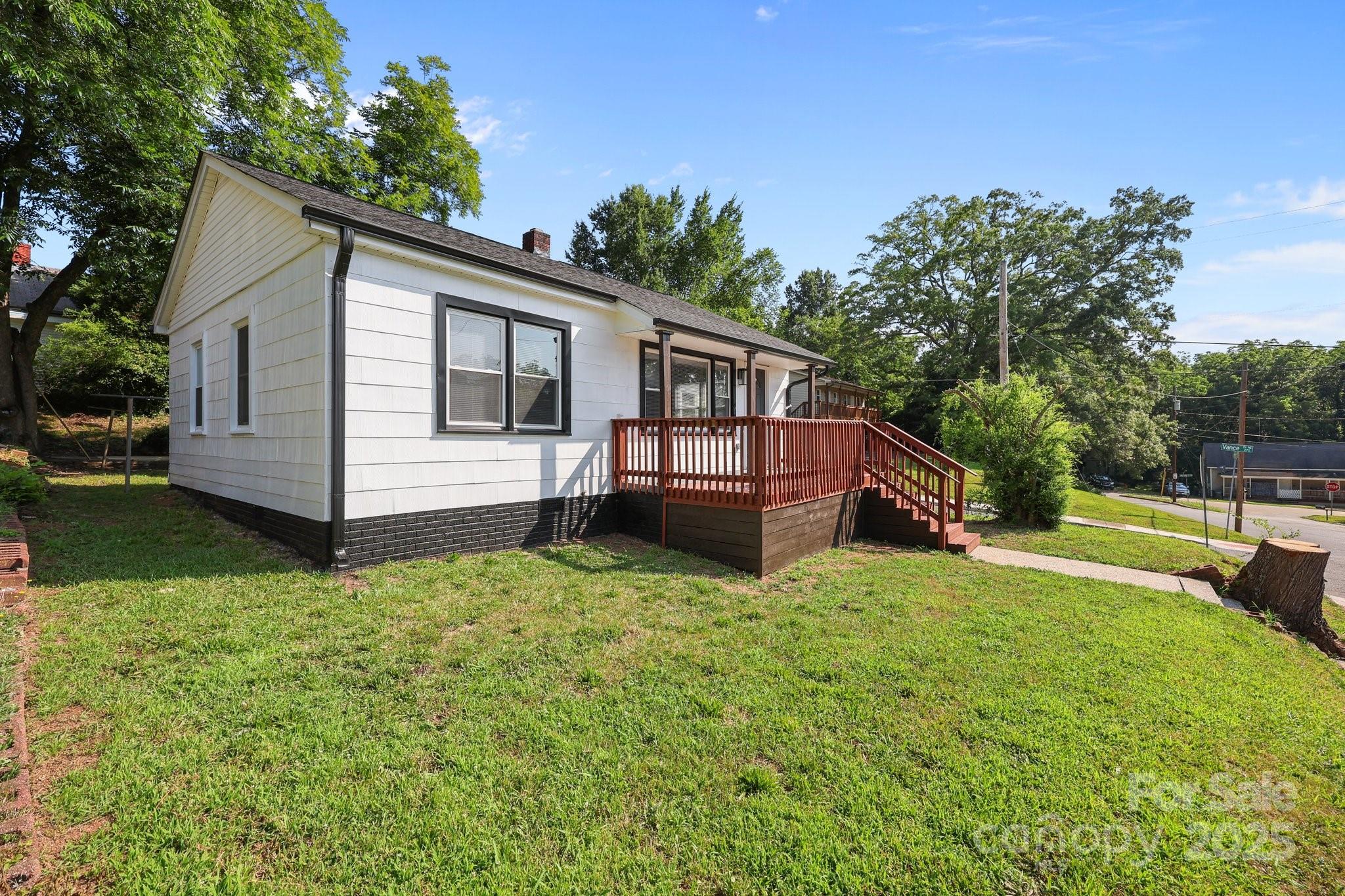 59 Mckinnon Avenue NE