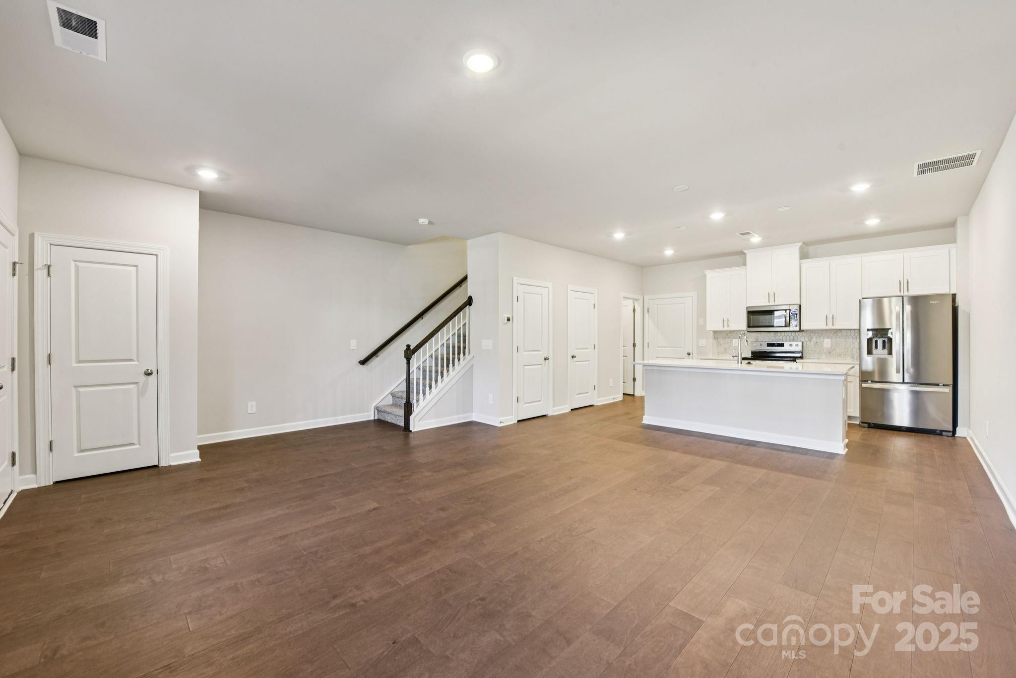 109 Ciara Place E