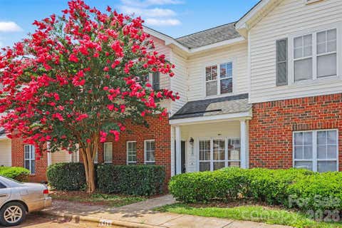 Photo of 6414 Mallard View Lane, Charlotte, NC 28269 (MLS # 4401779)