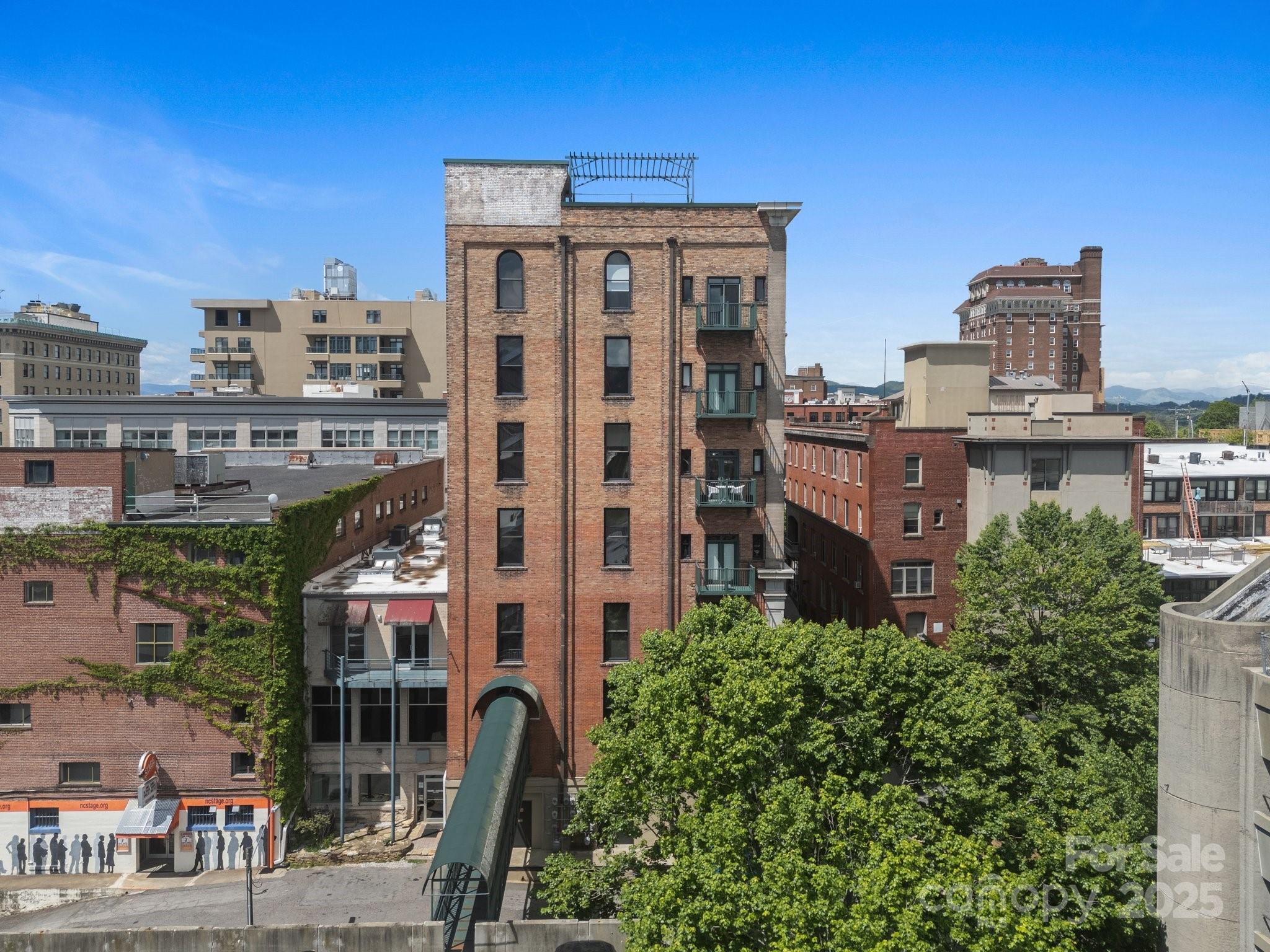84 W Walnut Street 405