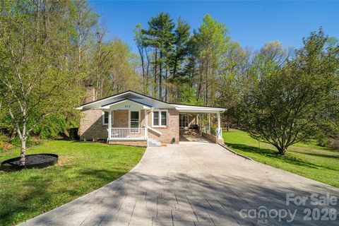 Photo of 913 Dorothy Street, Hendersonville, NC 28791 (MLS # 4354861)