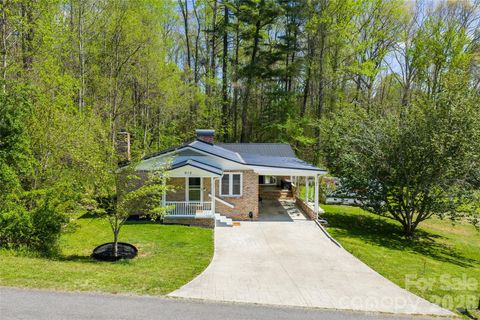 Photo of 913 Dorothy Street, Hendersonville, NC 28791 (MLS # 4354861)