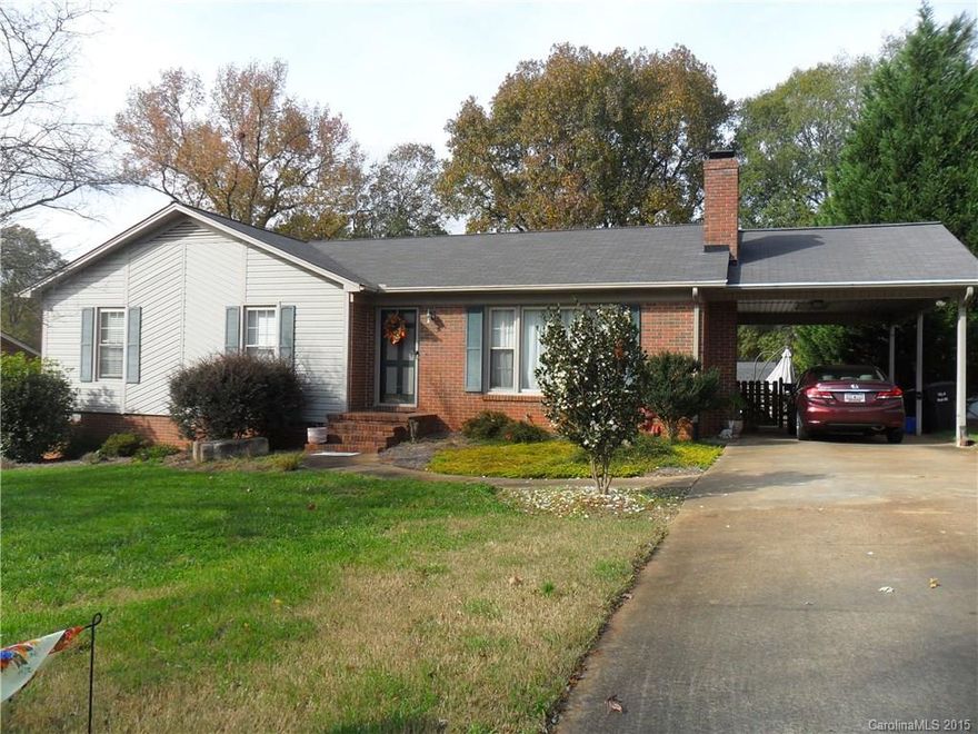Sought after Harrell Estates!  Cute ranch home with newer windows and roof.  Large fenced in backyard.  Huge outbuilding used as a groomers shop right now.  Has power and plumbing.  Additional storage area under the home.  Don't miss this one.
