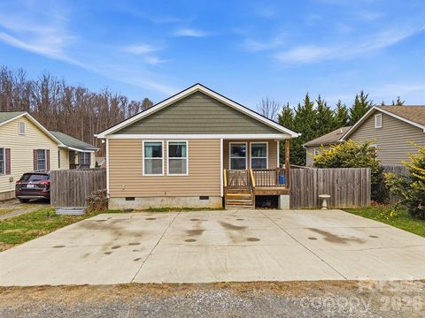 9 Half Moon Drive Swannanoa NC 28778