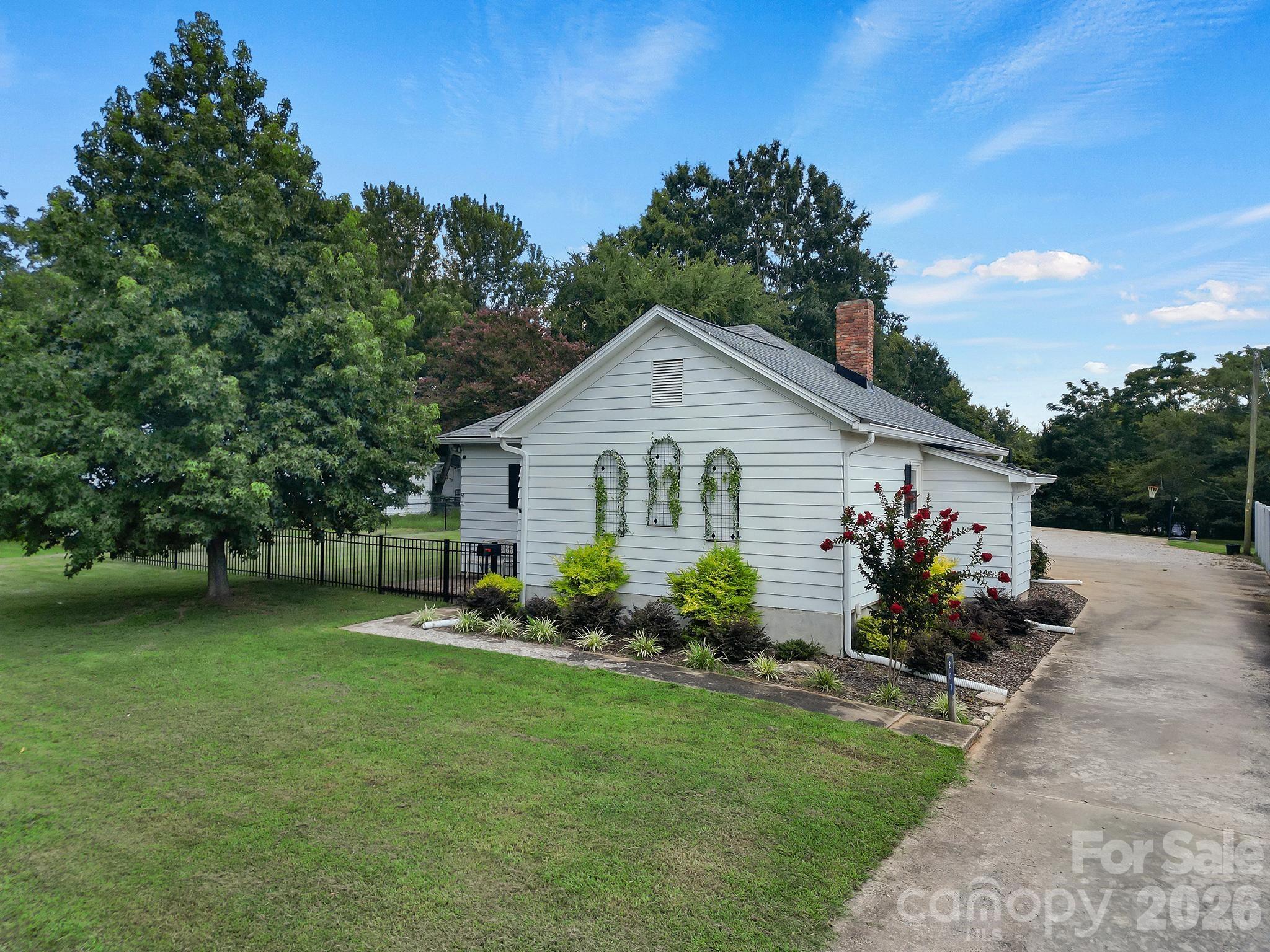 207 Faulkner Street