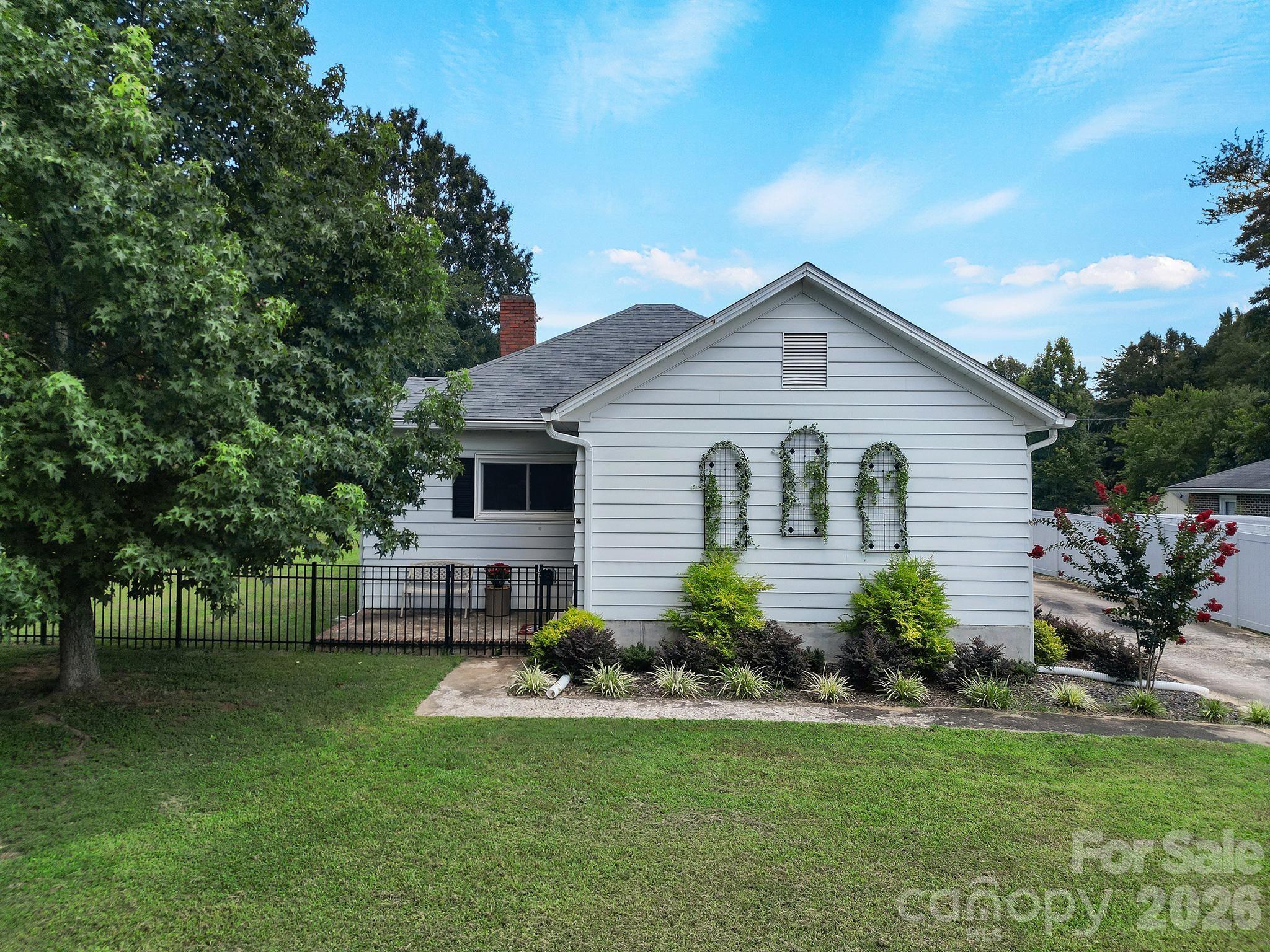 207 Faulkner Street