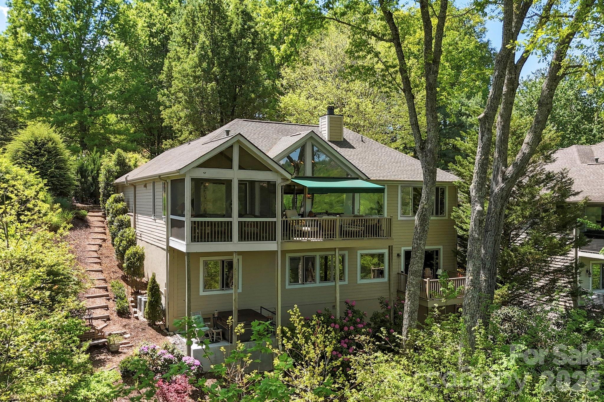 8 Spring Ridge Lane