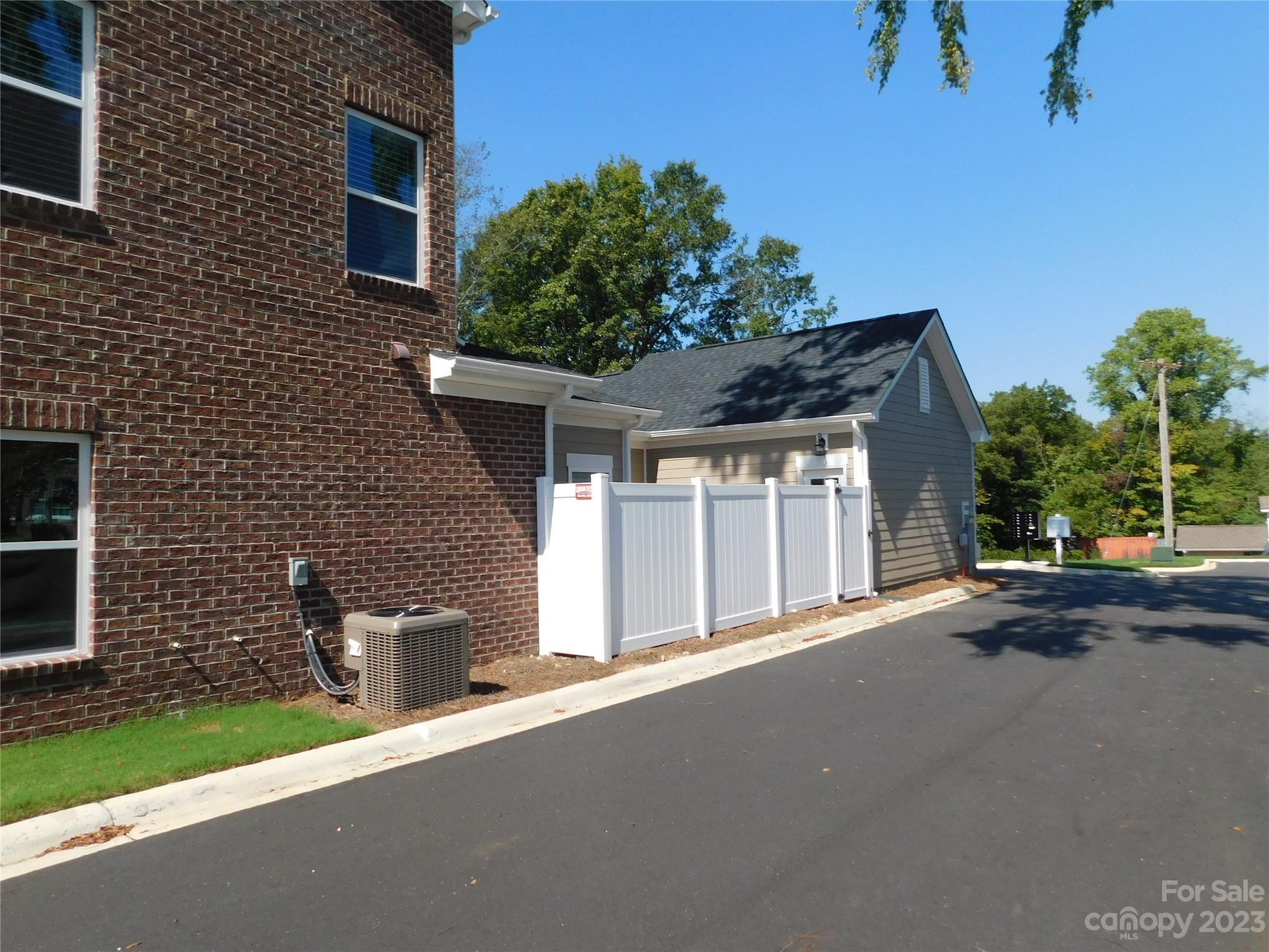 Memorial Hall - Residential