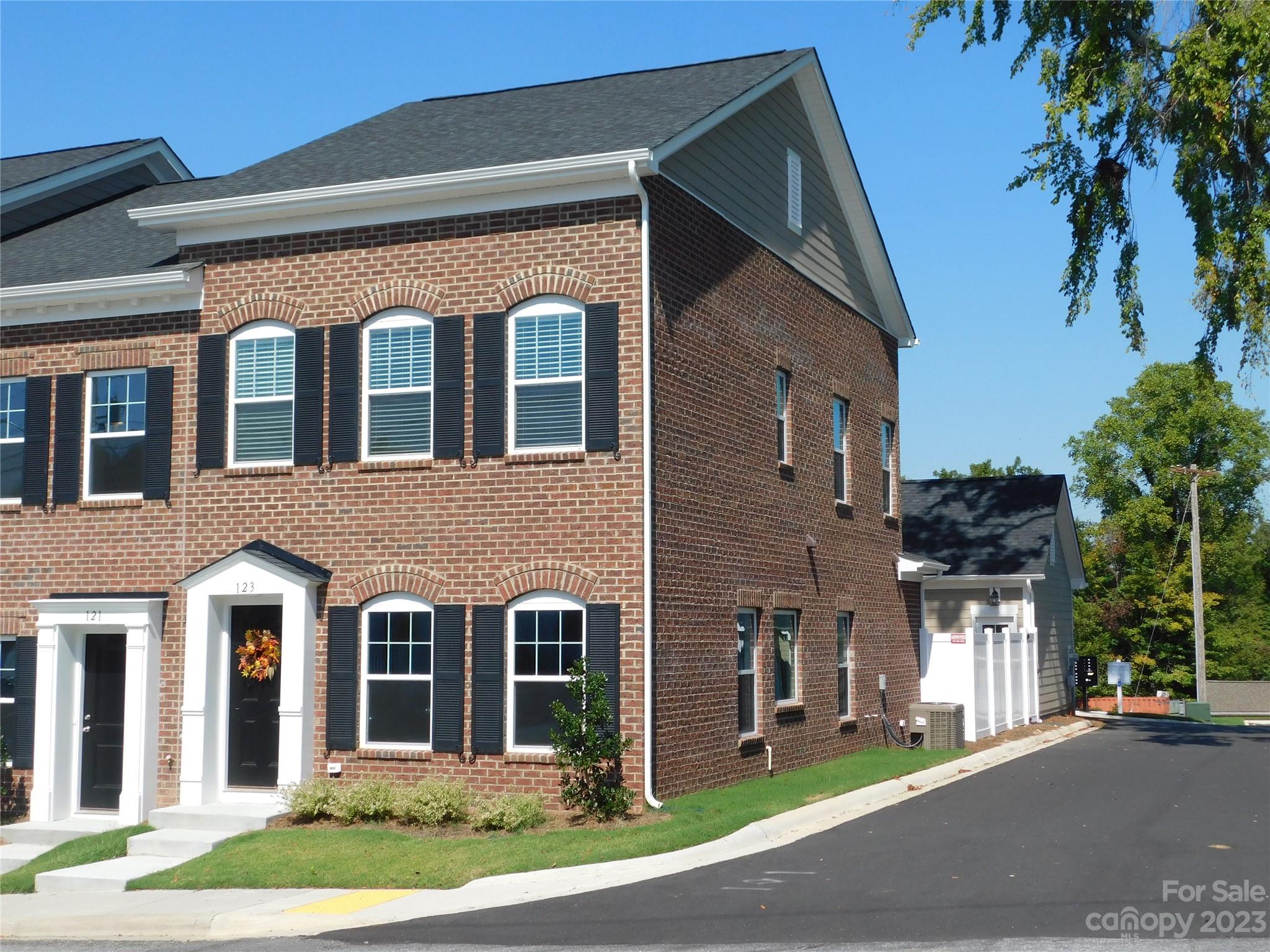 Memorial Hall - Residential