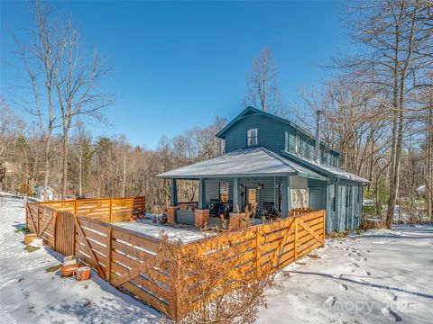 A home in Saluda