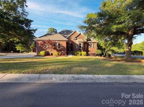 Photo of 142 Canterbury Crossing, Fort Mill, SC 29708 (MLS # 4372105)