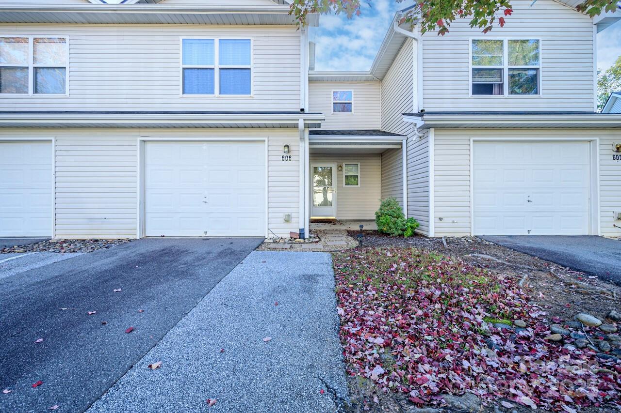 606 Olde Covington Way