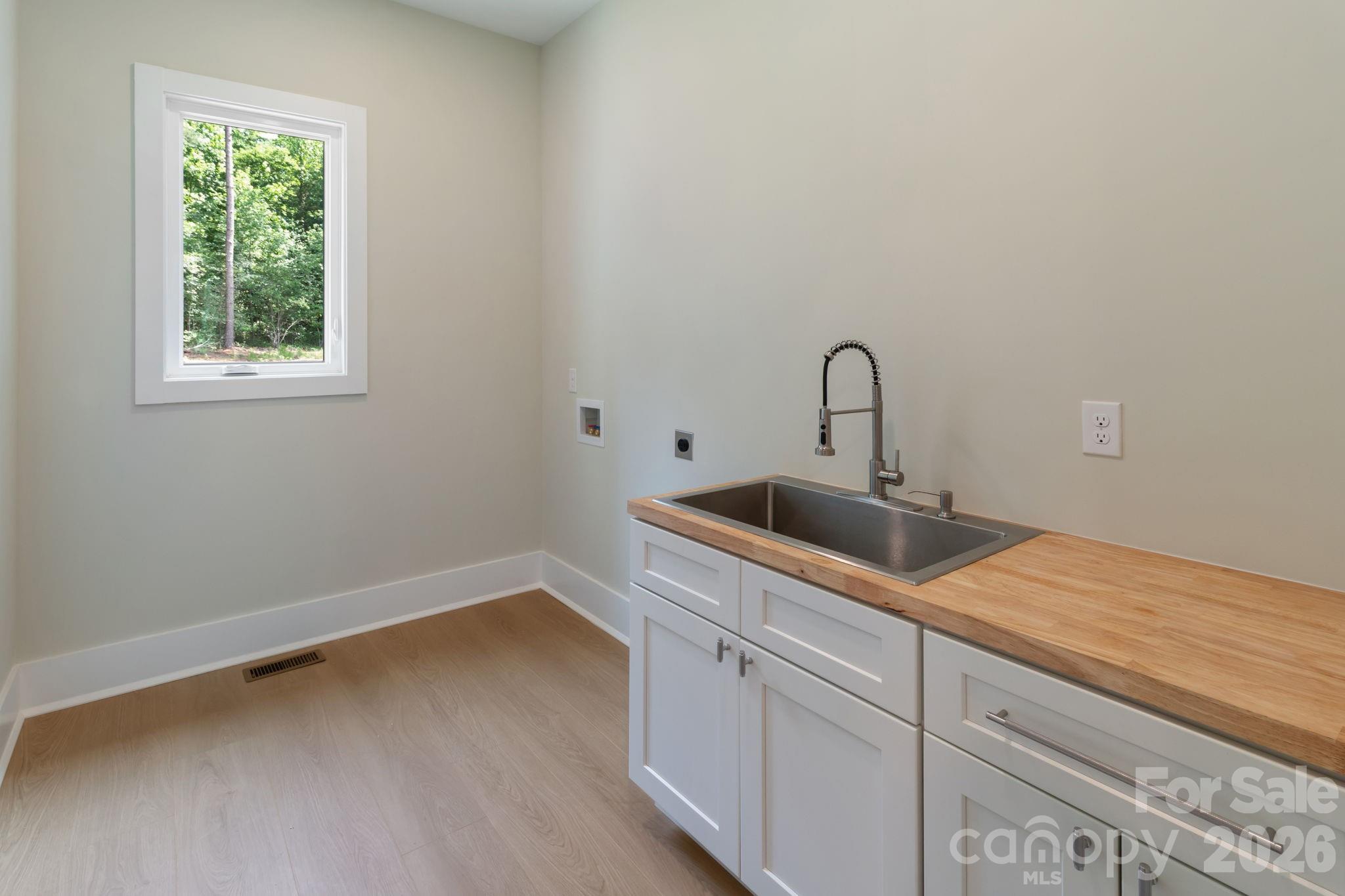 Royal Pines - Residential