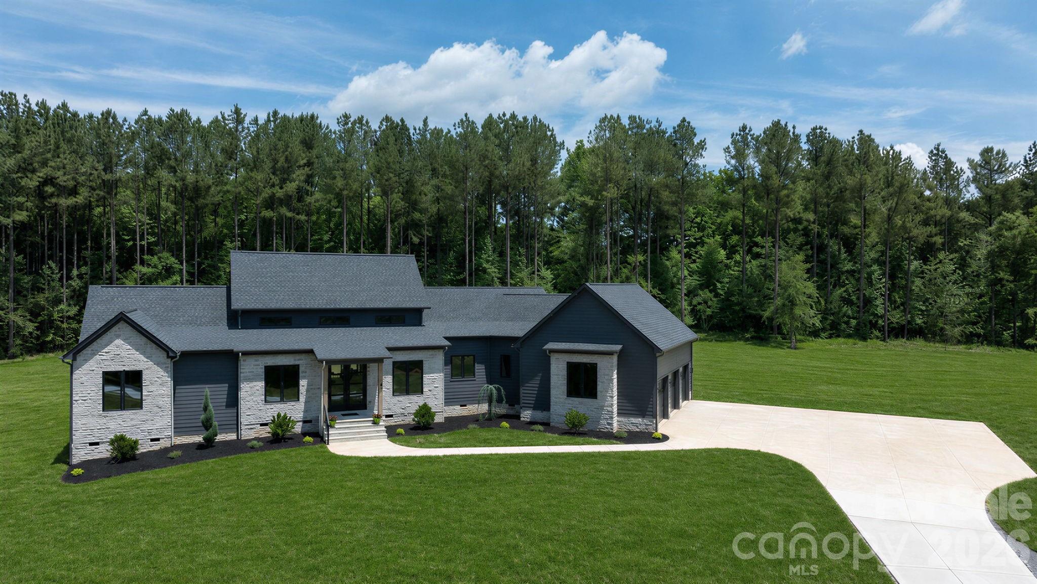 Royal Pines - Residential