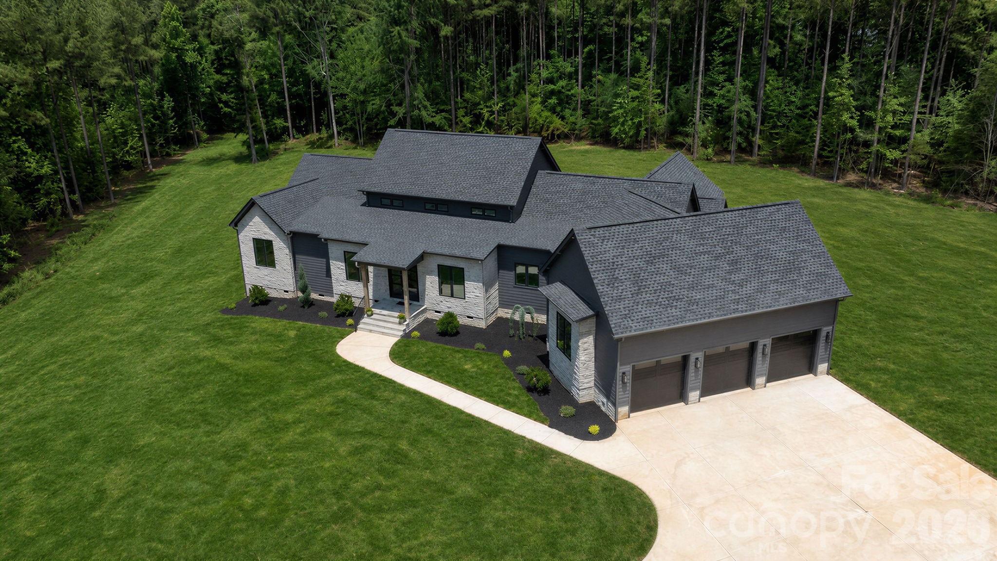 Royal Pines - Residential