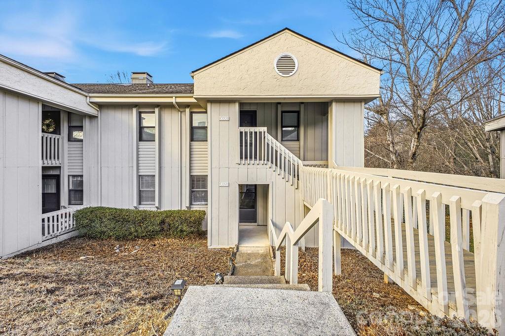 Photo 1 of 29 — 1605 Abbey Circle, Asheville, NC 28805