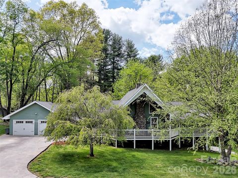Photo of 129 Hooper Haven Drive, Waynesville, NC 28786 (MLS # 4374067)