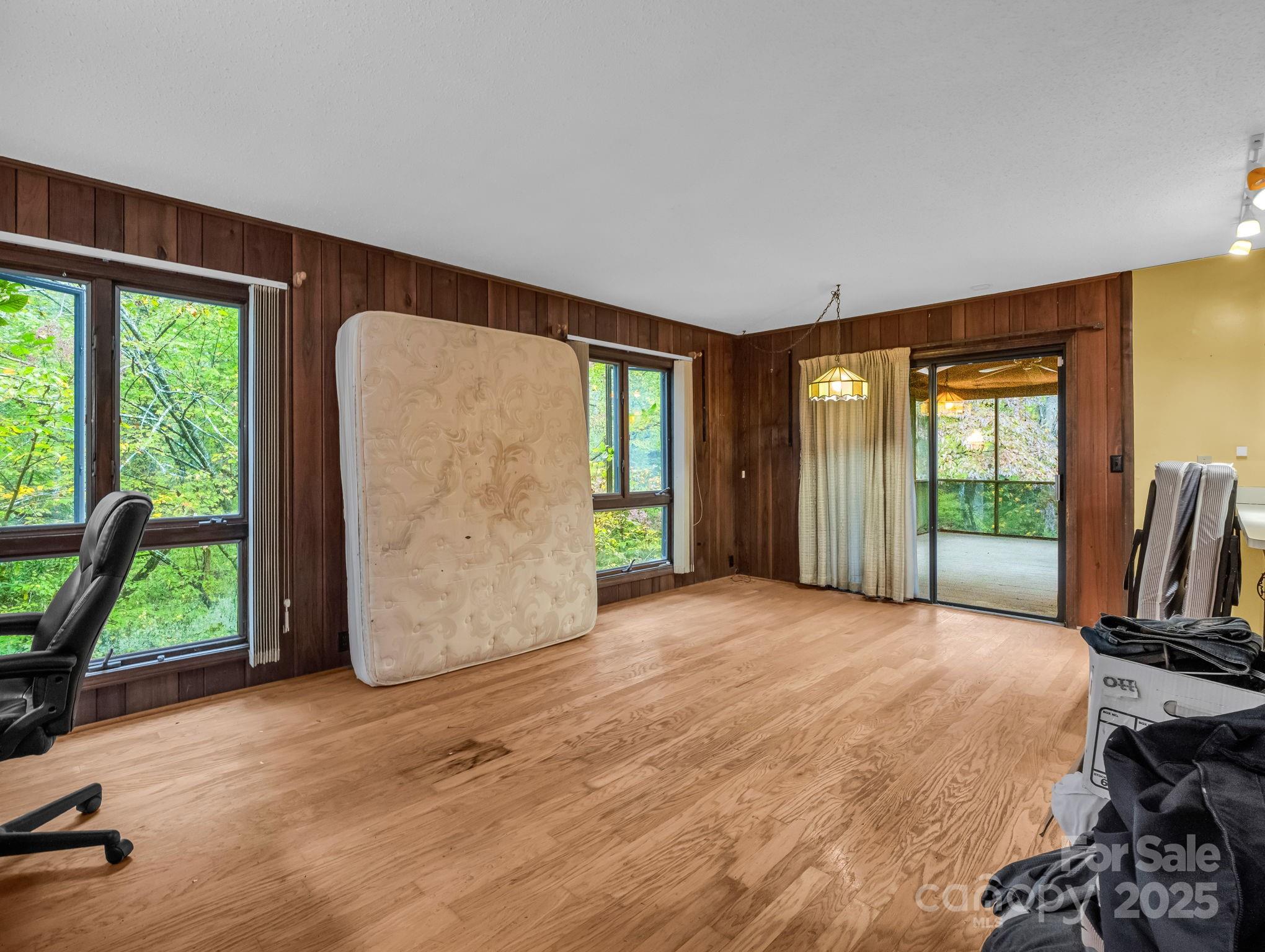 Illahee Hills - Residential