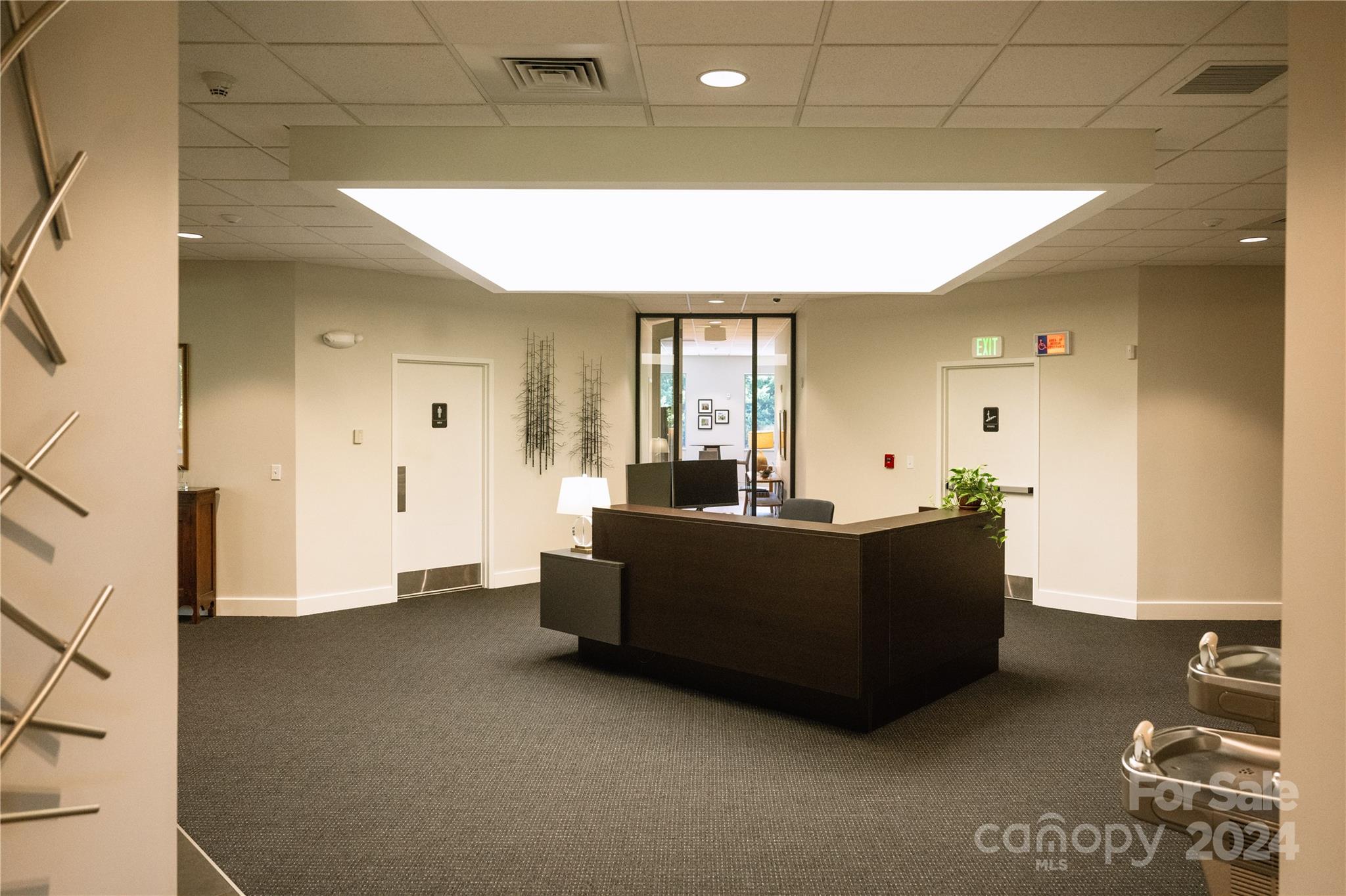76 Peachtree Road 300