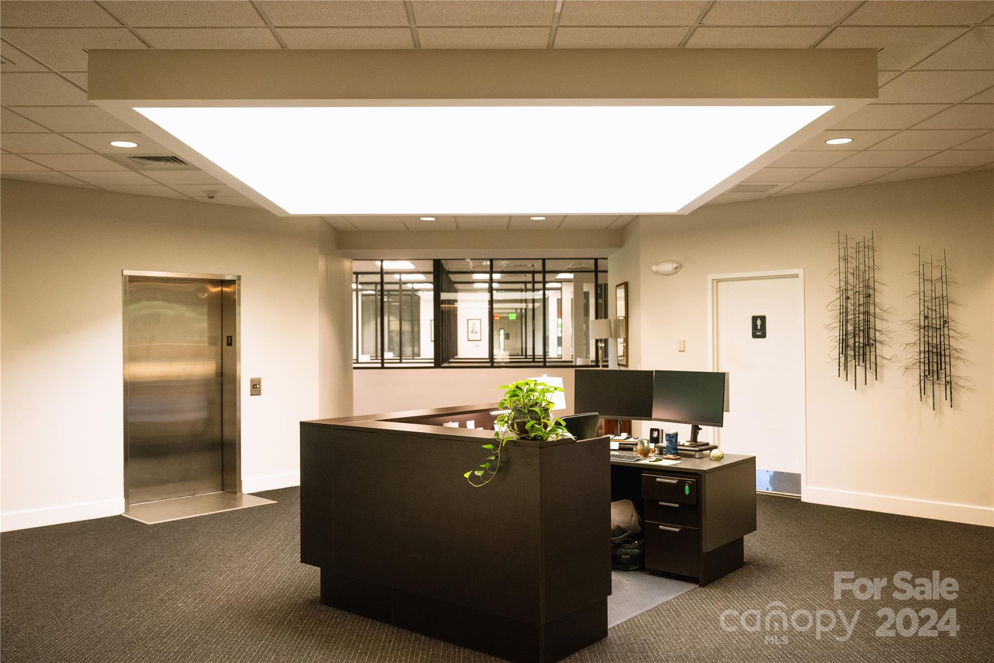 76 Peachtree Road 300