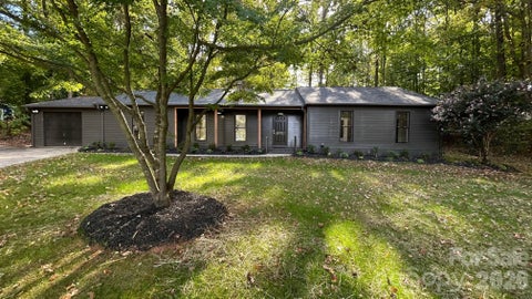 Photo of 8001 Saddlehorse Lane, Charlotte, NC 28215 (MLS # 4436214)
